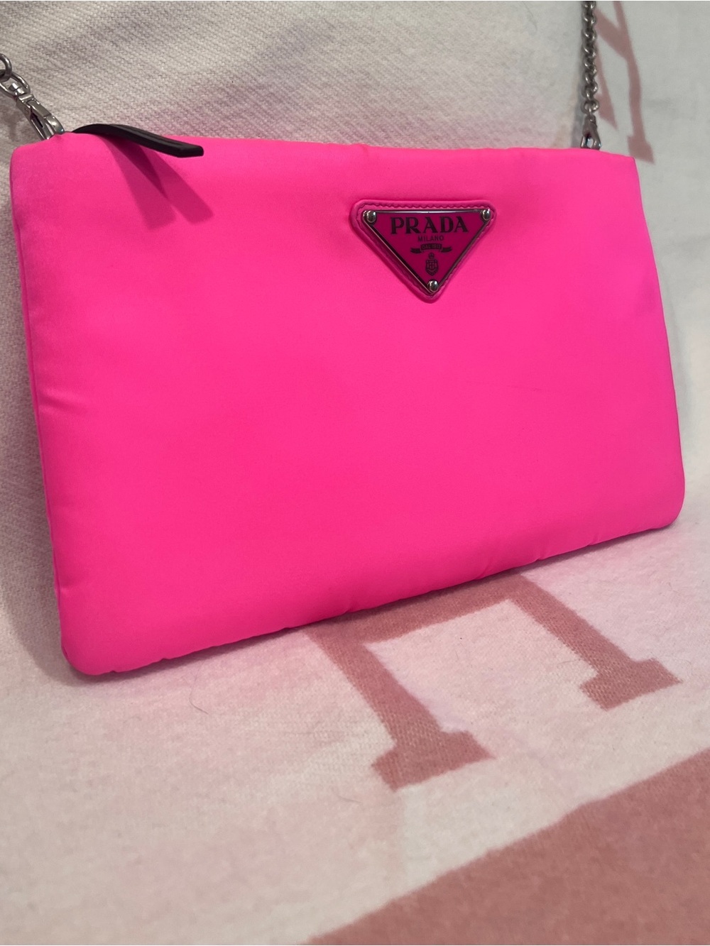 PRADA⭐️🌸Tessuto Nylon Soft padded Hot Pink! Neon! crossbody bag! Offers. - Picture 5 of 16